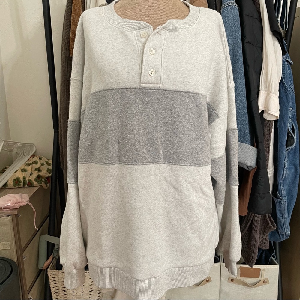 Two tone 3 button grey sweatshirt. Size M.